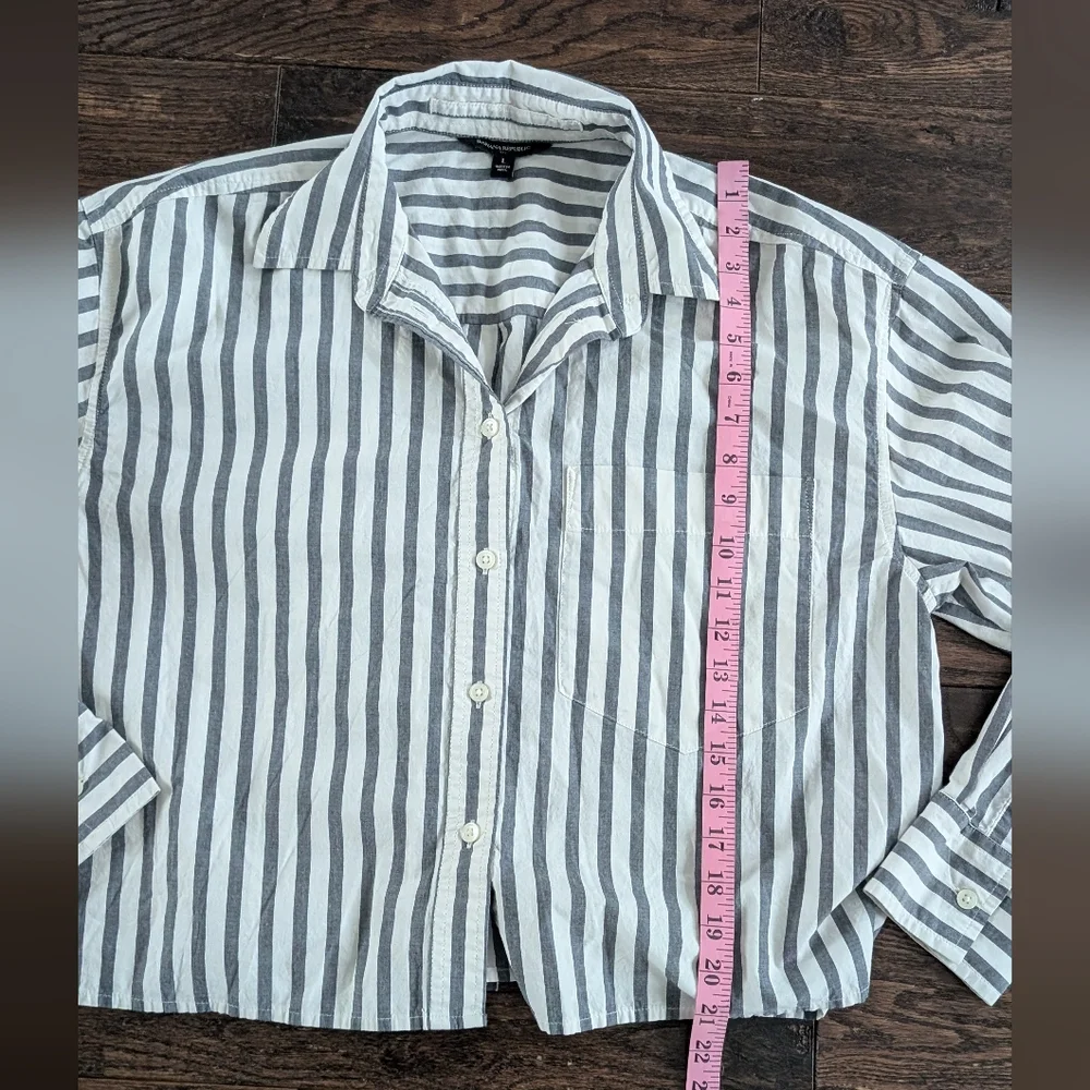 Banana Republic Loose Fit Slightly Cropped Button Down Striped Shirt - Picture 7 of 8